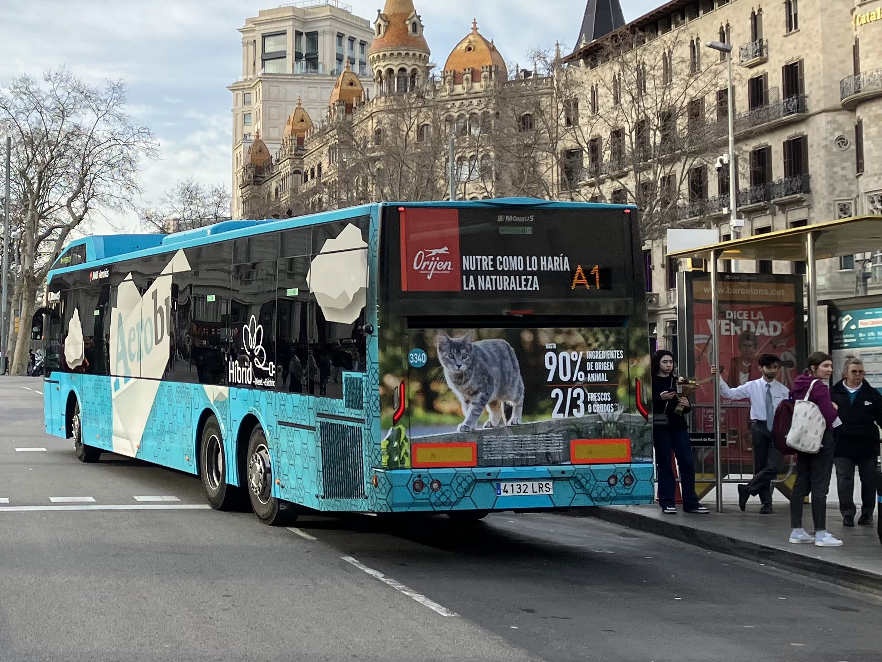 Nueva campaña de ORIJEN en autobuses de Barcelona